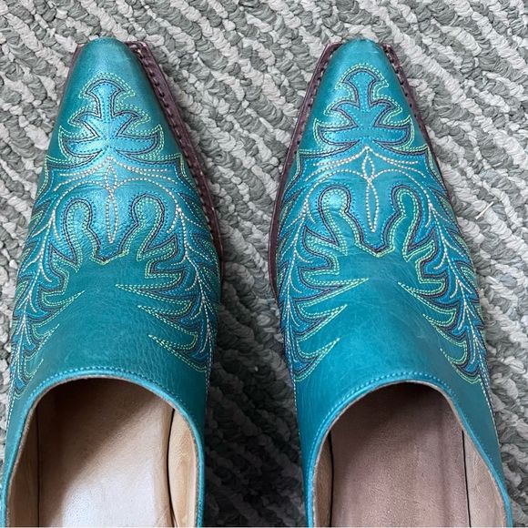 Charlie 1 Horse Teal slip on mules size 6B - Picture 10 of 10